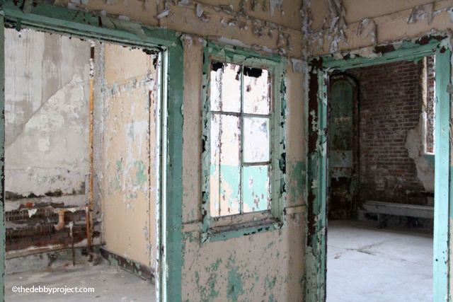 Don't know what the rooms are but isn't the paint really cool?!